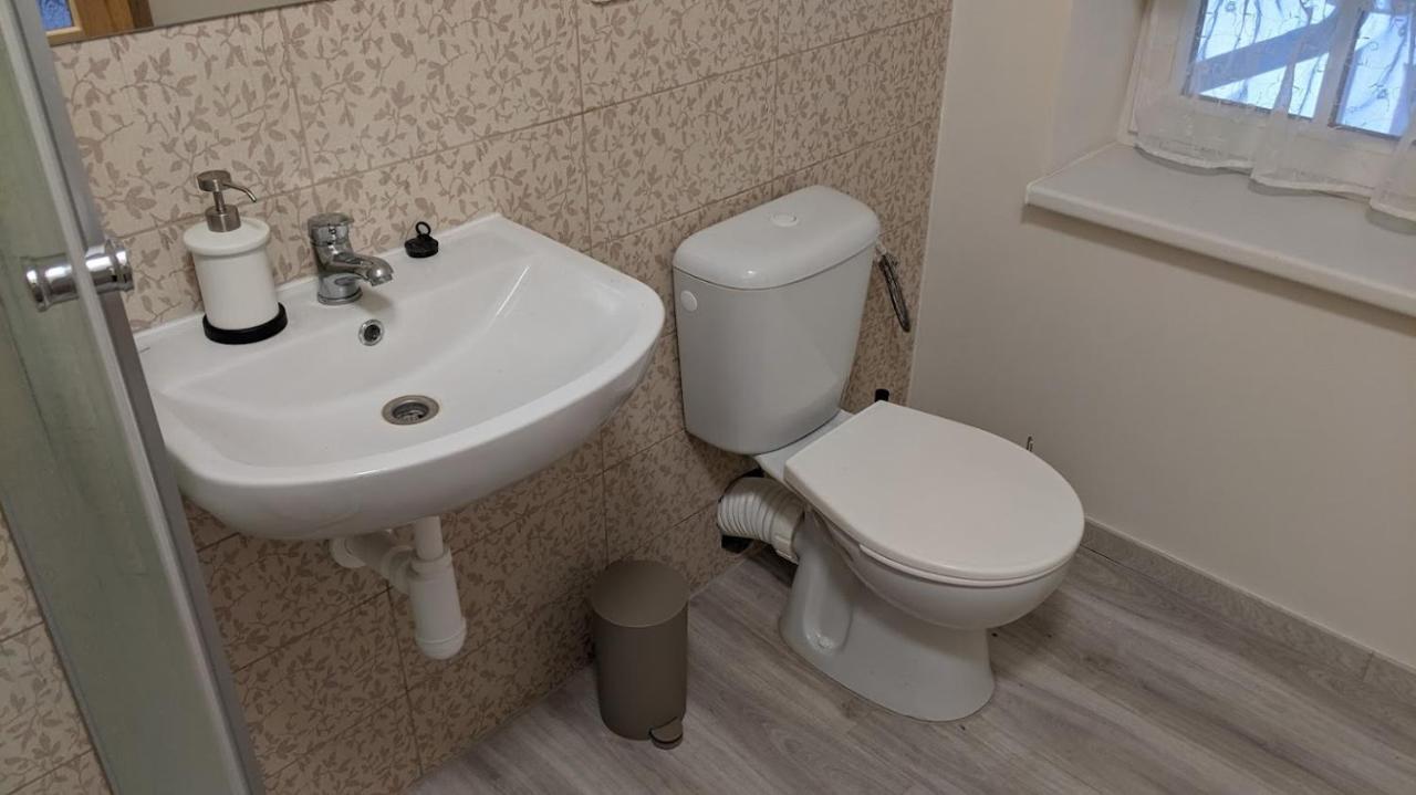 Chalupa U Rybnika Strehom Dolní Bousov Εξωτερικό φωτογραφία