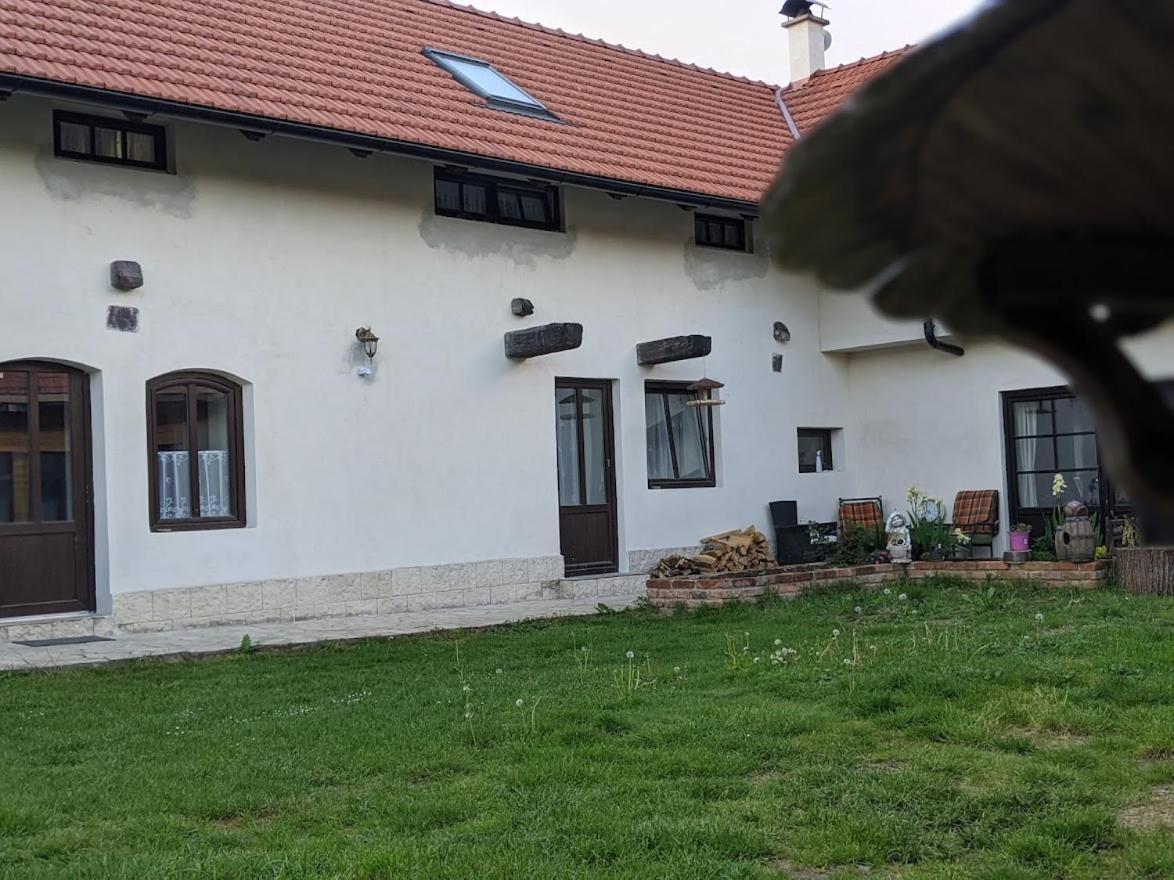 Chalupa U Rybnika Strehom Dolní Bousov Εξωτερικό φωτογραφία
